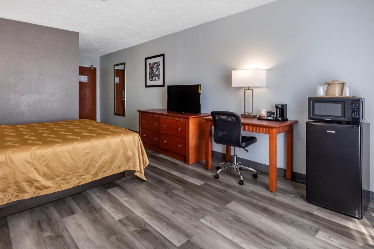 Quality Inn Fayetteville Near Fort Bragg Buitenkant foto