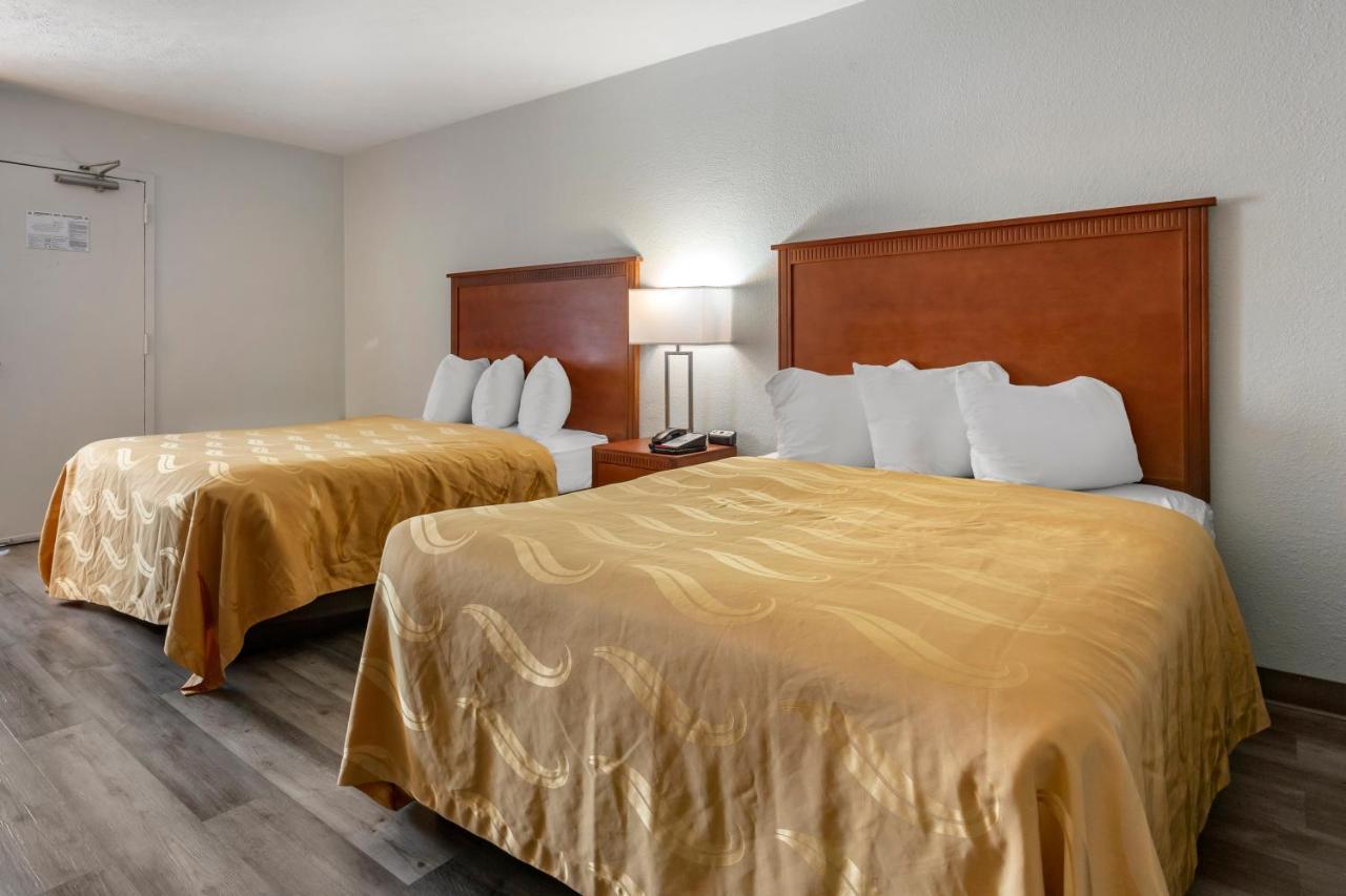 Quality Inn Fayetteville Near Fort Bragg Buitenkant foto