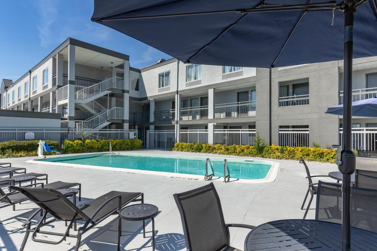 Quality Inn Fayetteville Near Fort Bragg Buitenkant foto