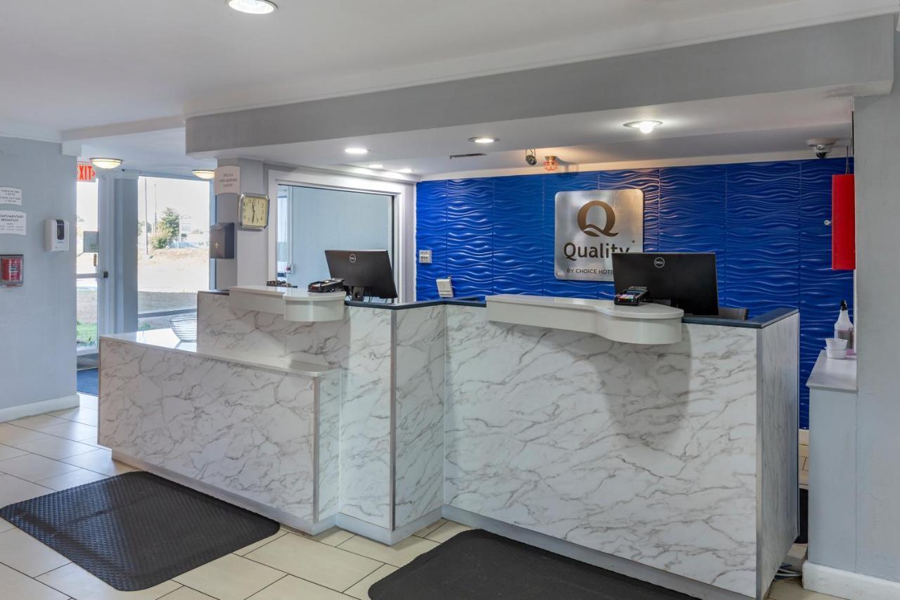 Quality Inn Fayetteville Near Fort Bragg Buitenkant foto