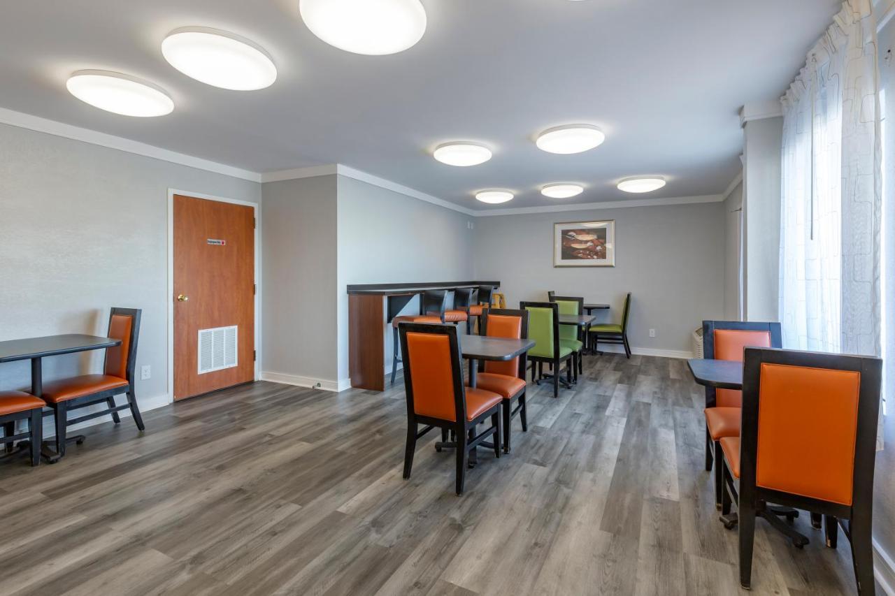 Quality Inn Fayetteville Near Fort Bragg Buitenkant foto