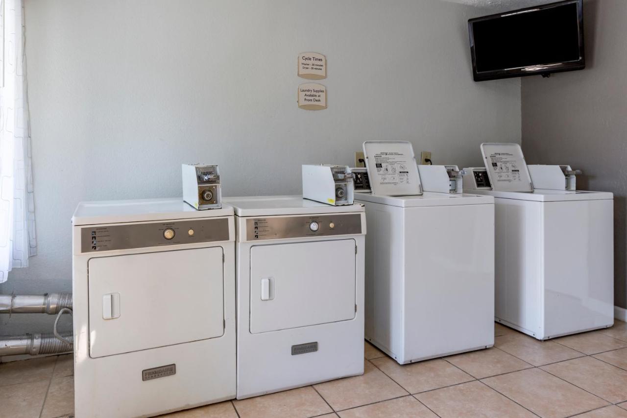 Quality Inn Fayetteville Near Fort Bragg Buitenkant foto