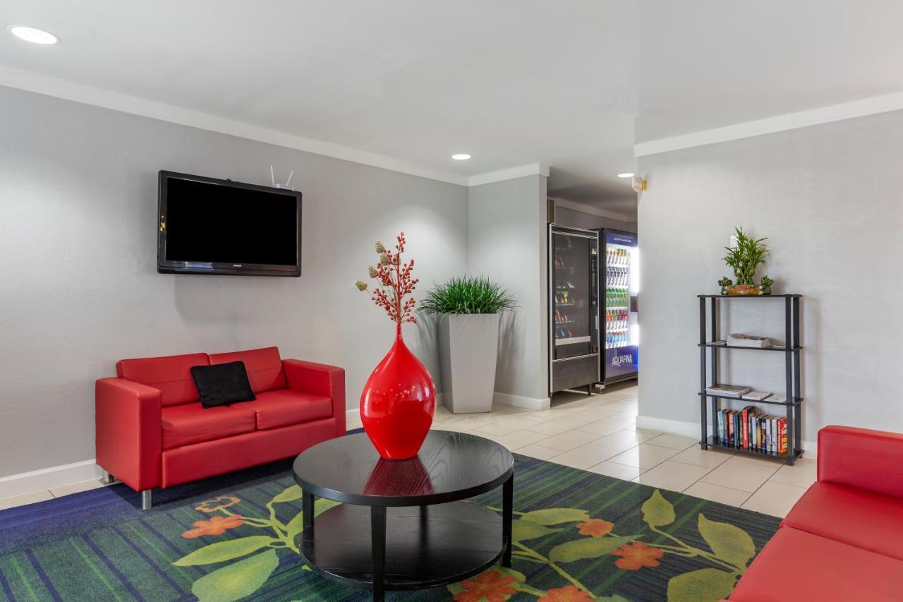 Quality Inn Fayetteville Near Fort Bragg Buitenkant foto