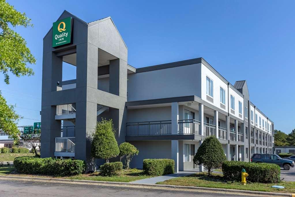 Quality Inn Fayetteville Near Fort Bragg Buitenkant foto