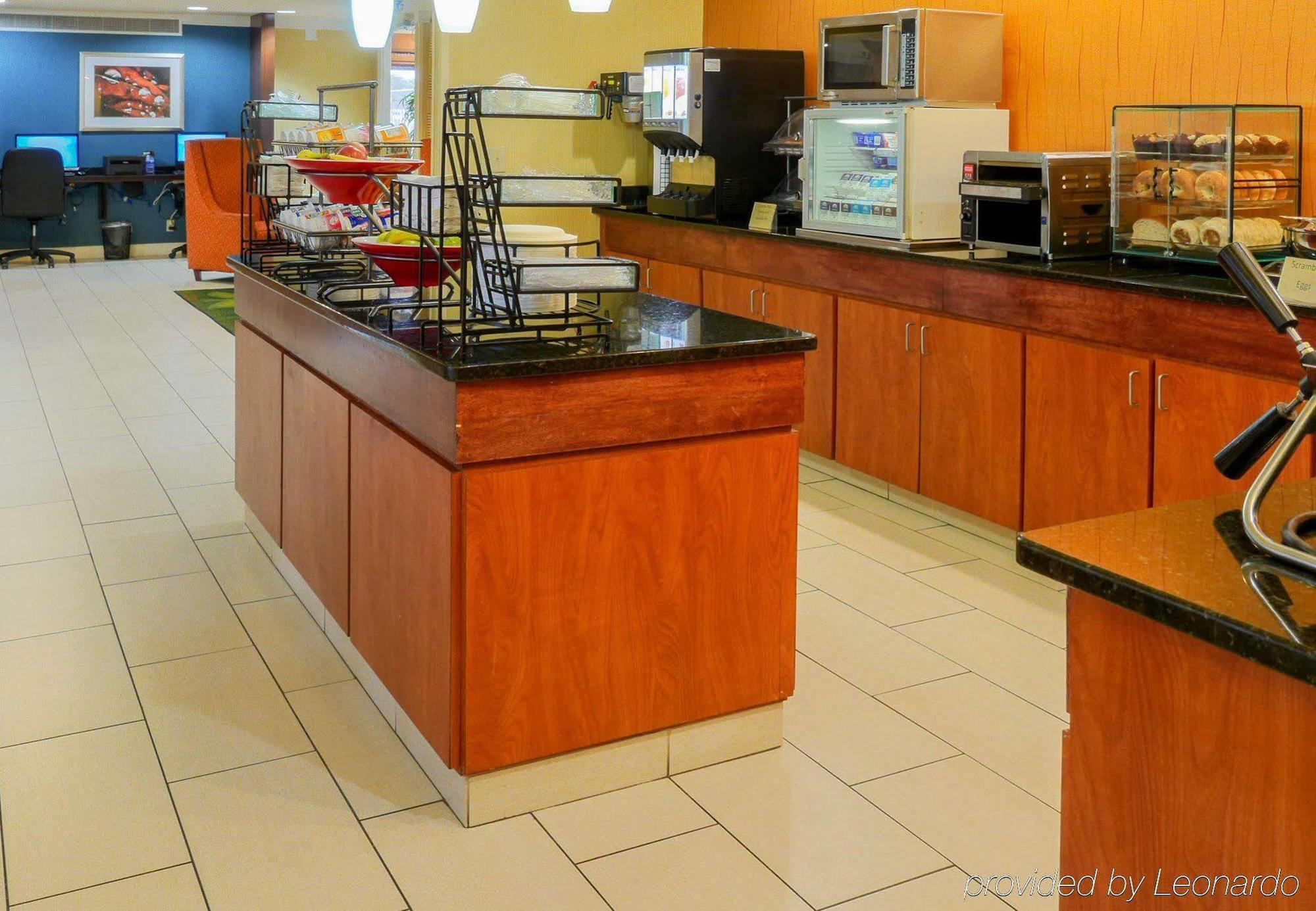 Quality Inn Fayetteville Near Fort Bragg Buitenkant foto