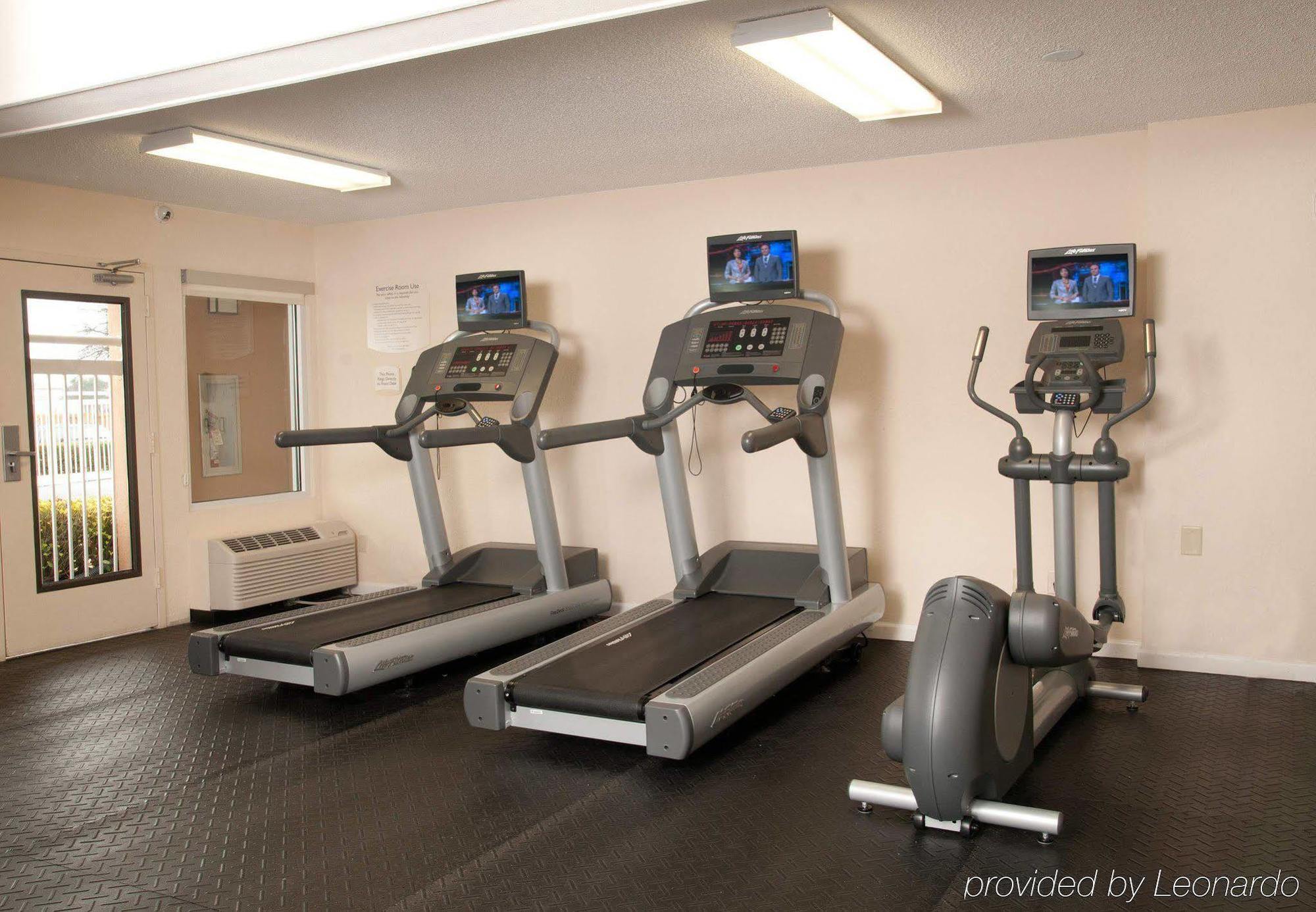 Quality Inn Fayetteville Near Fort Bragg Buitenkant foto