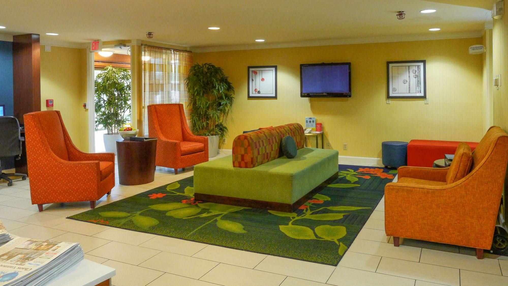 Quality Inn Fayetteville Near Fort Bragg Buitenkant foto