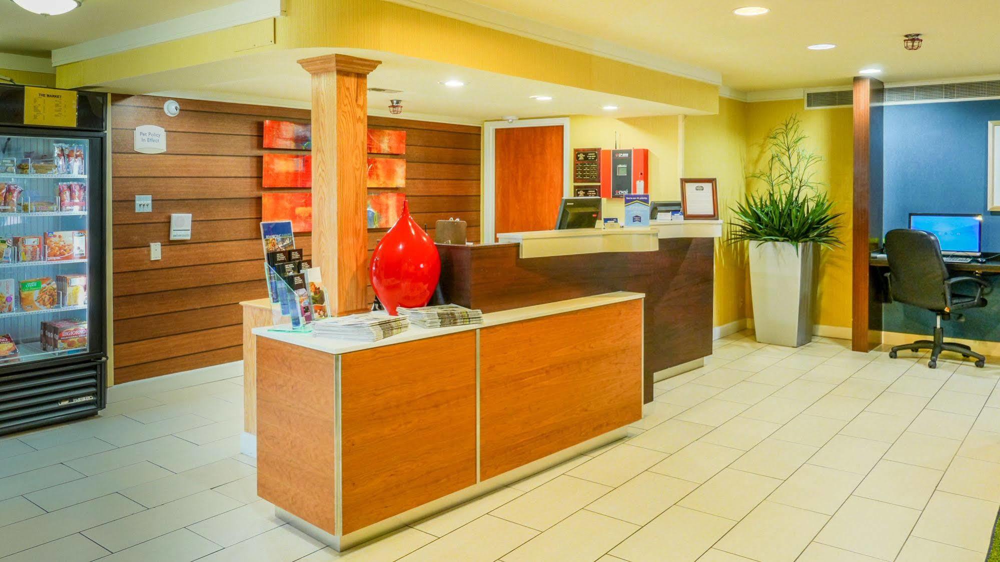 Quality Inn Fayetteville Near Fort Bragg Buitenkant foto