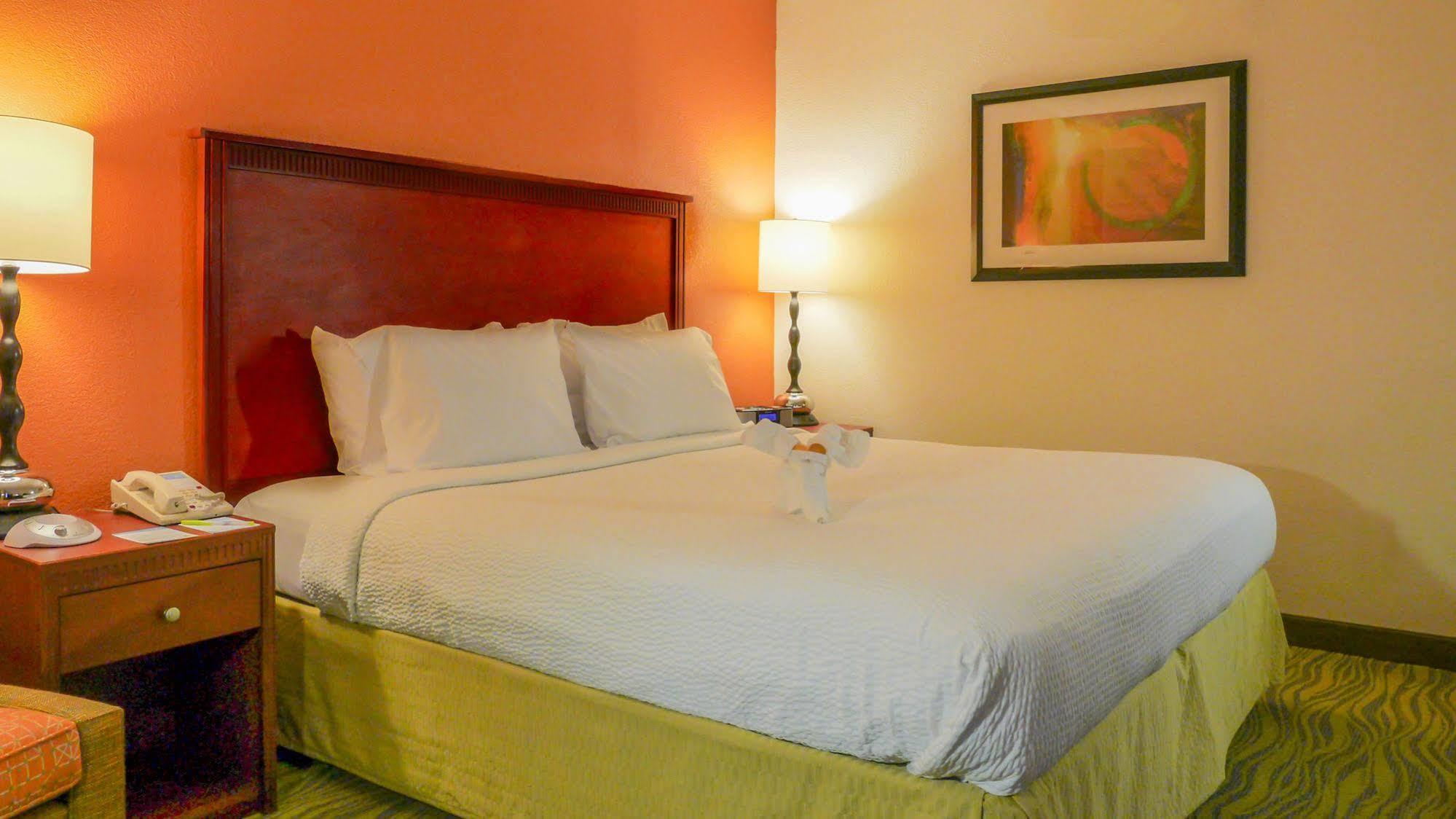 Quality Inn Fayetteville Near Fort Bragg Buitenkant foto