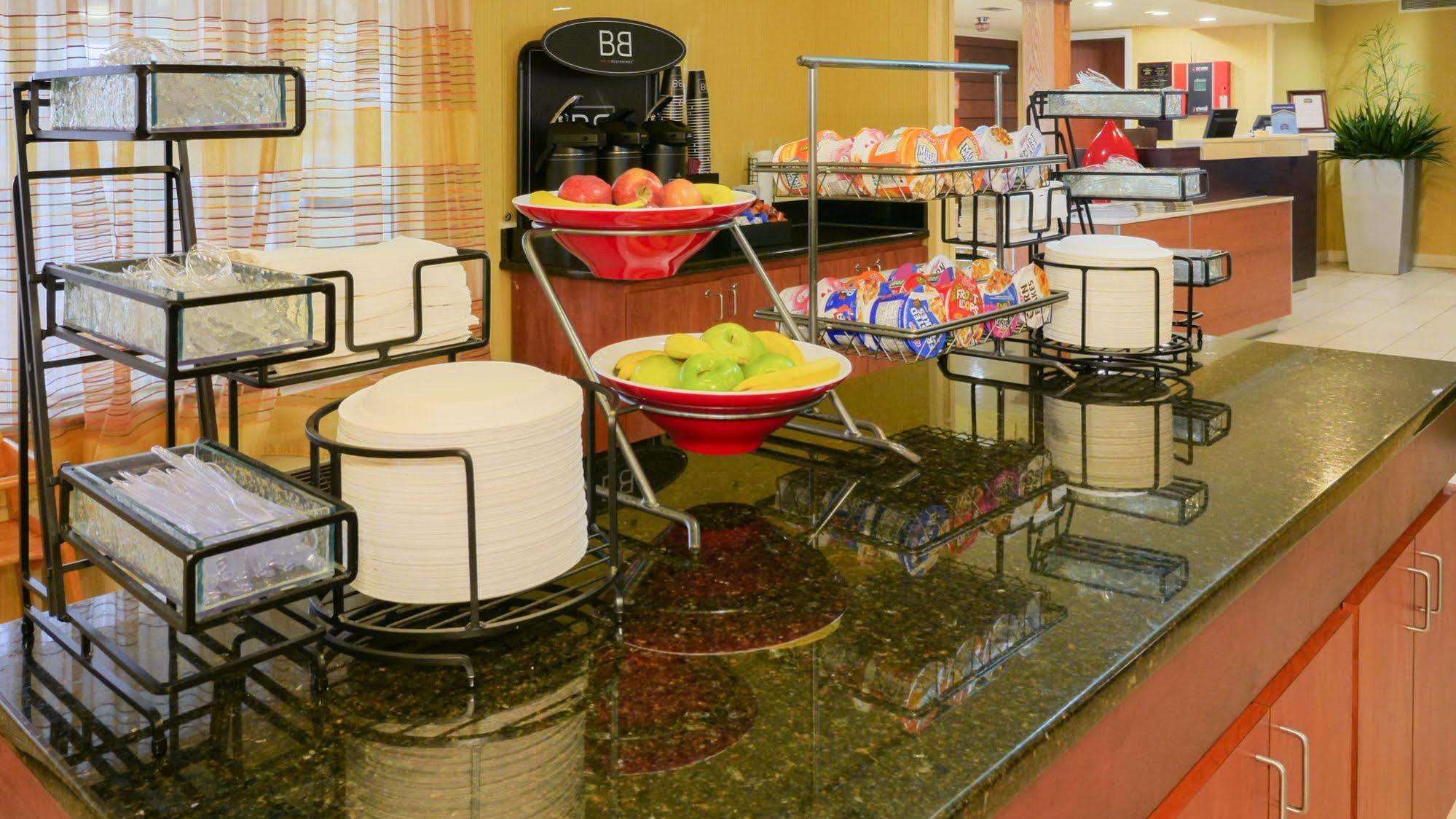 Quality Inn Fayetteville Near Fort Bragg Buitenkant foto
