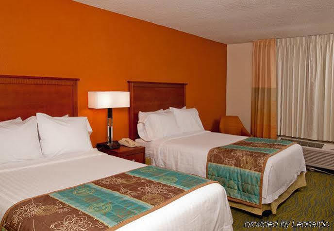 Quality Inn Fayetteville Near Fort Bragg Buitenkant foto