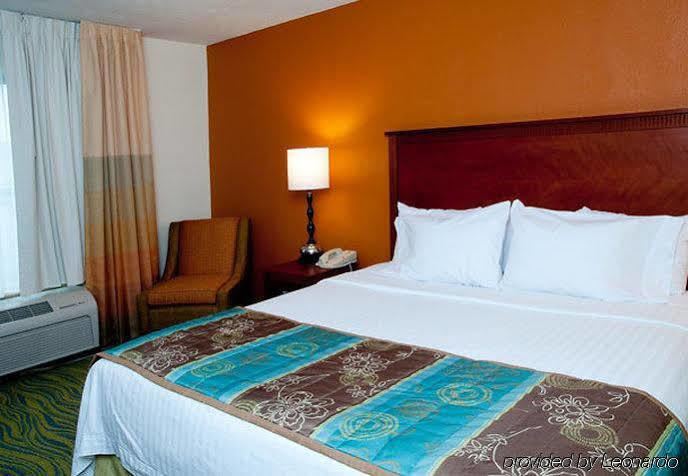Quality Inn Fayetteville Near Fort Bragg Buitenkant foto