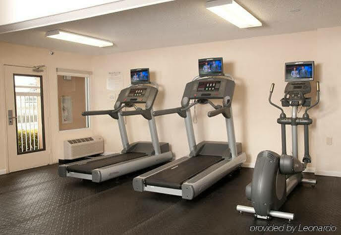 Quality Inn Fayetteville Near Fort Bragg Buitenkant foto