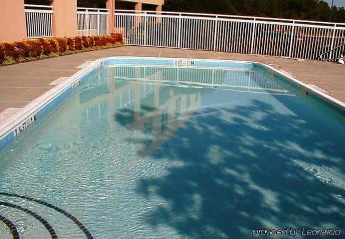 Quality Inn Fayetteville Near Fort Bragg Buitenkant foto
